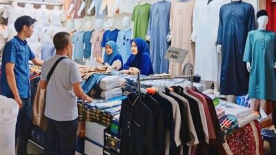 bargaining-at-tanah-abang-market-jakarta source: IG @pasar.tanah.abang
