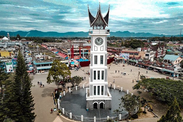 jam-gadang-di-bukittinggi-sumatera-barat source: pict.sindonews.net