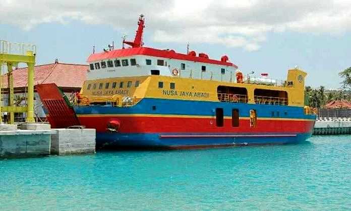 kapal-KMP-padang-bai-nusa-penida source: www.balipost.com