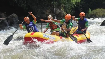 rafting_probolinggo source:radarbromo.jawapos.com