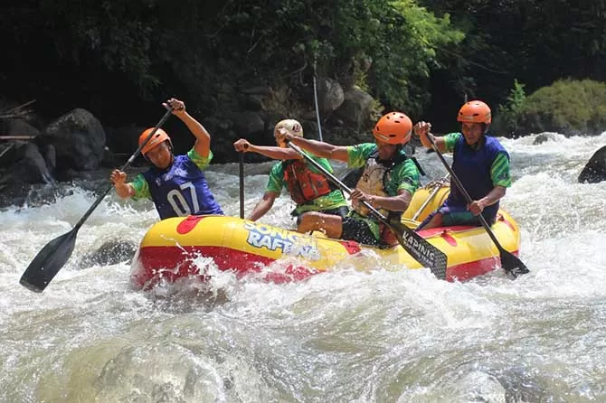 rafting_probolinggo source:radarbromo.jawapos.com